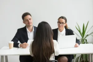 headhunters-interviewing-female-job-candidate Felvételi interjúra való felkészülés külföldi egyetemhez